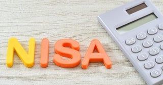 「貯金がない」という割にNISAに「月5万円」積み立てる兄。正直、投資より貯金を優先すべきではないの？ 注意点を解説