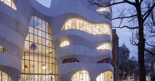 世界の名建築を訪ねて。白亜のアトリウムが知的好奇心を刺激する自然史博物館の新館「リチャード・ギルダー・センター」／アメリカ
