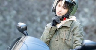 「バイク初心者の22歳女性」が執拗な“あおり運転”を受け号泣…意外な人物の助けで九死に一生を得るまで