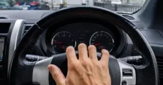 「あおり運転」に百年の恋も冷めた！覆面パトカーに捕まった恋人がとった“まさかの行動”――仰天ニュース特報
