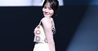 本田紗来、美デコルテ引き立つビスチェ姿 お団子ヘアで可愛さ全開【TGC香川2025】