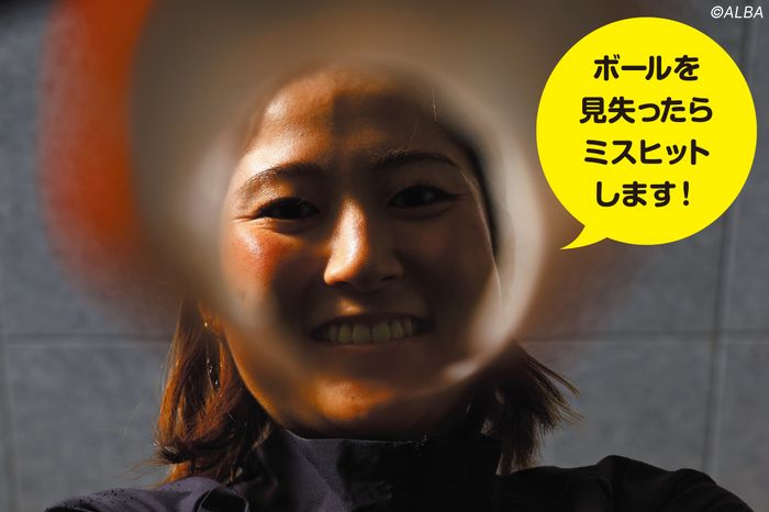 ボールが見えなくなったらNG！ 女子プロコーチが考案したトイレットペーパードリルが面白い