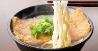 大阪府民の熱愛グルメといえば… ジューシーなお揚げがたまらない「きつねうどん」