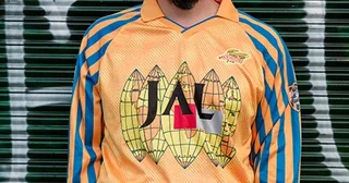 「Tシャツの裾の歴史」から若者たちへの"呪い"の正体を明らかに?