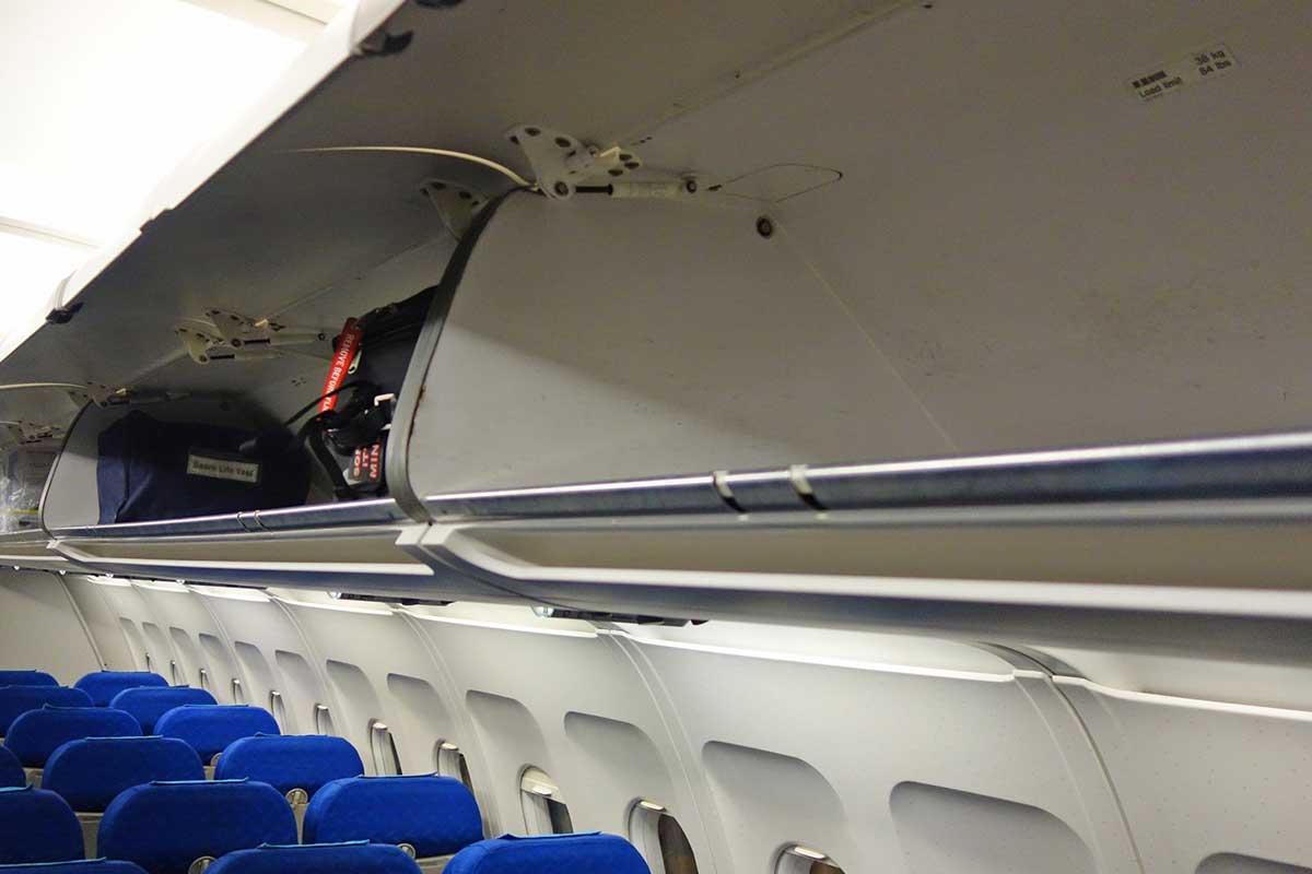 「笑えないしあり得ない」との声も…笑点レギュラーの飛行機内投稿が“炎上”した背景にある「認知度低めの機内ルール」