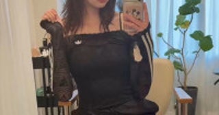 176cm元アイドル22歳、タイトなトップス×ミニ丈姿が「スタイル抜群」「美しい」コスプレイヤーとして活躍中