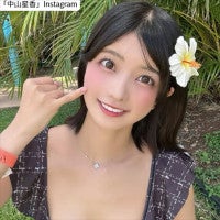 免許証＆本名を公開→大反響のアイドル、抜群プロポーションに衝撃プールでの姿が「美しい」「可愛すぎる」
