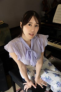 音羽美奈「アナウンサーみたいな清楚な衣装からの展開」に注目FLASHで初グラビア【アザーカット公開】