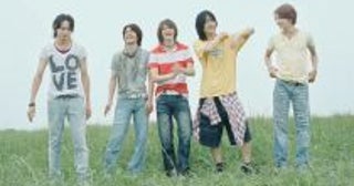 「嵐そっくり！」と賛否の謎グループ、デビュー楽曲にも嵐の匂いが。狙いか偶然か、“バズる仕掛け”のゆくえ