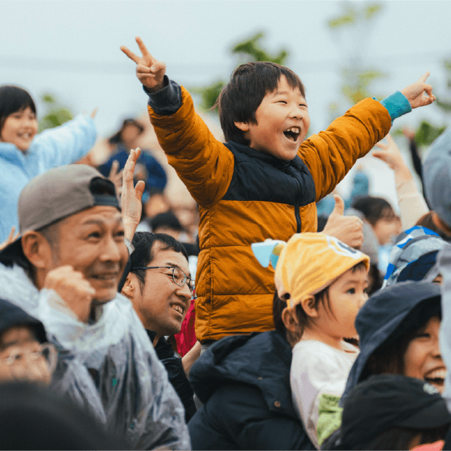 どんなフェス？ チケットどれ買えばいい？ 親も子も主役になれる野外フェス「nobinobi 2026」ナカのヒトに聞いてみた！