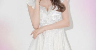 脚根元のVライン×パツンパツンの膨張Hカップ…三上悠亜、黒スポランで圧倒する姿に「笑顔が素敵」