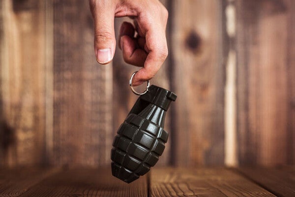 「手榴弾（しゅりゅうだん）に注意！」が現実に!?ヤクザの重武装化が日々加速中
