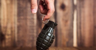 「手榴弾（しゅりゅうだん）に注意！」が現実に!?ヤクザの重武装化が日々加速中
