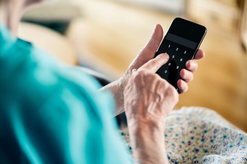 80代の父は株式投資をしています。私自身は投資初心者なので、相続がおきた時にどうしたら良いか不安です。