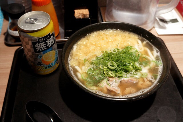【ホルモンうどん】1杯600円の大衆うどんでありながら、究極に完成された日本料理。大阪のうどんおそるべし！：パリッコ『今週のハマりめし』第226回