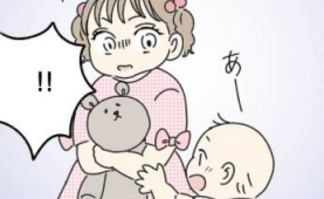 先輩ママ「下の子が生まれたら上の子を可愛がって」→長女を優先した結果…弟に衝撃の行動！困った私は