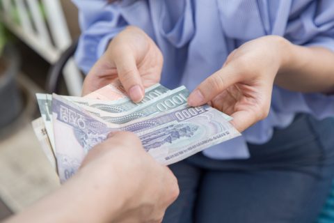 毎月の貯めていたへそくり「150万円」を息子の“新生活資金”として手渡し。このようなお金にも税金がかかるのでしょうか？追加徴税を食らわないために知っておきたい「現金手渡しの落とし穴」とは？