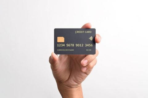 子どもに「同級生の親はブラックカードを持っている」と言われました。年収どのくらいならブラックカードを持てるのでしょうか？