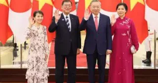 石破首相夫人、外交の場で「若者向けブランドのワンピース姿」に違和感…透けて見える“無関心”が示す国民との距離