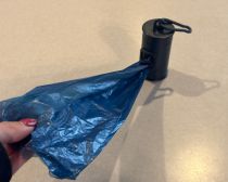 出先での「ここにゴミ箱があれば…」から解放！ キャンドゥの1枚7円“携帯用ゴミ袋”、使ったら手放せなくなったワケ