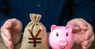 40代未婚なのですが貯金は「200万円」。“独身貴族”とはほど遠いのですが、世間の独身40代はもっとお金を貯めているのでしょうか？