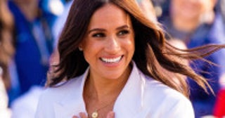 大坂なおみも登場！ クリスマス版『ウィズ・ラブ、メーガン』予告、ヘンリー王子とキス＆子どもたちの手紙をデザインしたマグカップもチラ見せ