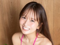 佐久間宣行YouTubeでブレイクしたピュアすぎる美女、ビキニ姿ではしゃぐ姿もデジタル写真集