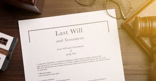 「争族」にならないように自筆証書遺言を書こうと思いますが、失くしてしまうかもしれないと心配です。どこに保管しておけば安心ですか？