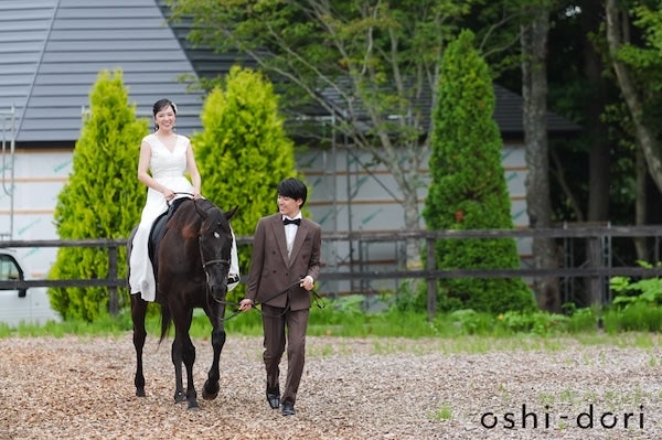 北海道で名馬と特別なひと時を。新しいウェディング体験「oshi-dori」