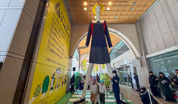 ナナちゃん人形が７歳に変身！入学シーズン前に交通安全呼び掛け
