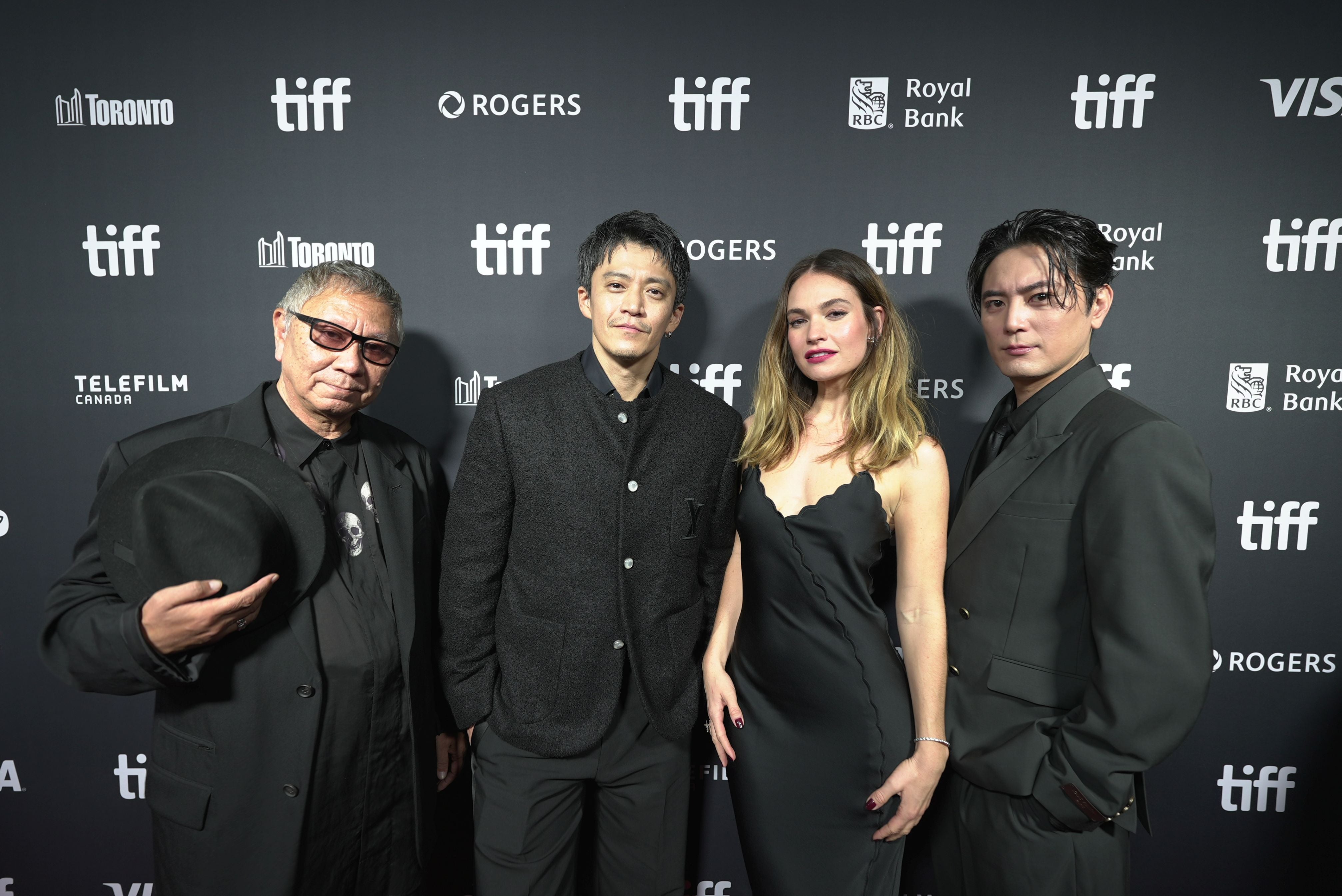 三池崇史監督「バッド・ルーテナント：トウキョウ」トロント国際映画祭でお披露目！小栗旬らキャストとダークな“三池ワールド”にファン大歓声