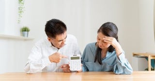 定年後、夫婦2人で生活費はどれくらいかかる？ 60歳以上の「平均支出」をみてみた