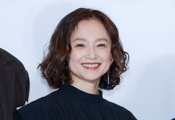 永作博美＆ジャルジャル後藤淳平、肩を寄せ合う夫婦役の仲良し動画に「お似合いすぎます」の声＜時すでにおスシ!?＞