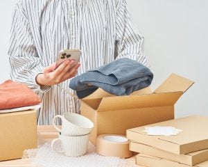 メルカリ絶好調の一方で…ファミマやTSUTAYA、さらには「4℃」までが“中古市場”に参入する本当の狙い