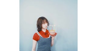  のん、33歳迎え決意新た＆ロゴ入りケーキに笑顔 
