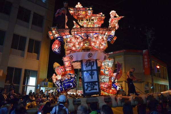 300年の歴史が燃える富山県南砺市の「福野夜高祭」地元案内人と巡る特別観覧プランの販売がスタート