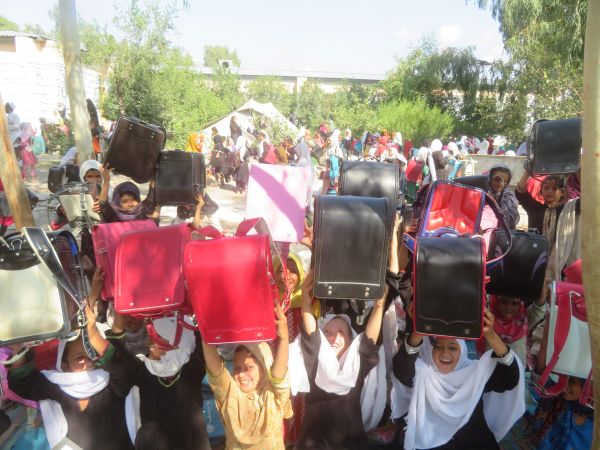 役目の終わったランドセルを次の背中へ新潟県十日町市のリゾートホテルが8年目の活動をスタート