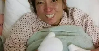 「両手足を切断しました」40歳女性を襲った病「最初は胃腸炎と診断されて…」10日間意識不明に