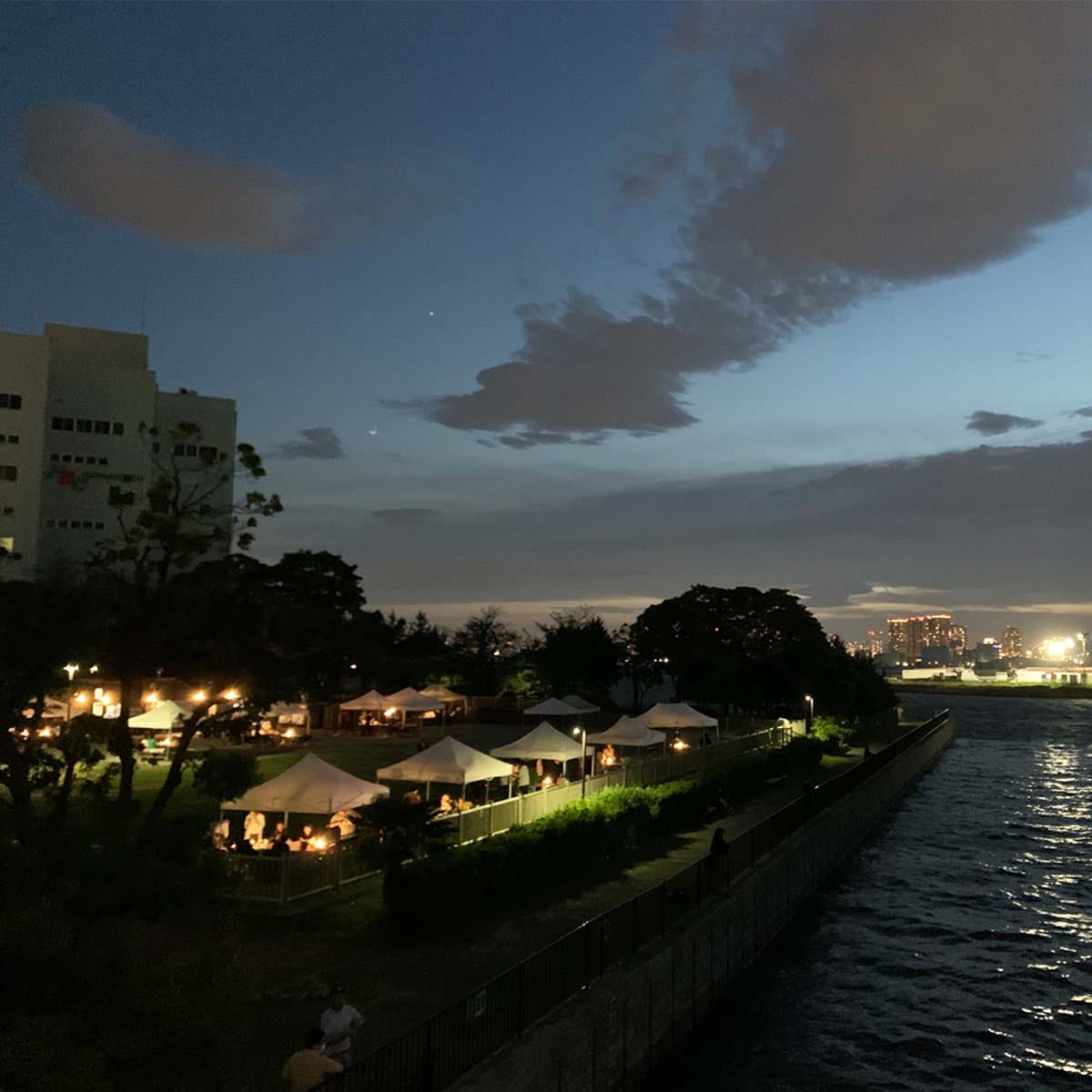 駅から徒歩圏内アクセス良好！海と運河に囲まれた「都立新木場公園バーベキュー広場」で手ぶらBBQ【東京・新木場（江東区）】