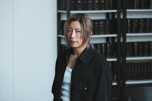 GACKT“浦真鷲”と北村一輝“古瀬”の直接対決が迫る「裁判の勝ち負けなどどうでもいい」＜ブラックトリック＞