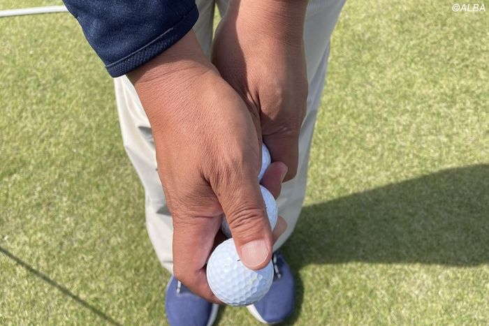 手首でコネる癖がある人は、ボール5個を両手で持ってグリップすべし【四の五の言わず振り氣れ】