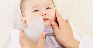 片手で簡単に赤ちゃんの鼻水を吸引！ ピジョンから「手動鼻吸い器 SHUPOT-pump（シュポットポンプ）」が登場