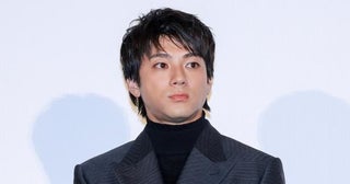 山田裕貴、丸サングラス×デニムコーデを披露…上からアングルのショットに「この写真めっちゃ好きだ」と反響