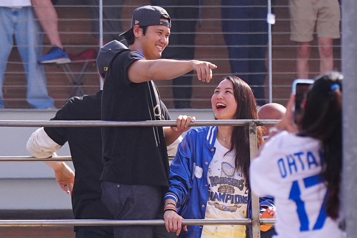 大谷翔平親子でハマるハンカチ色遊び！1歳の愛娘が手を叩いて喜ぶ「嬉しい色」