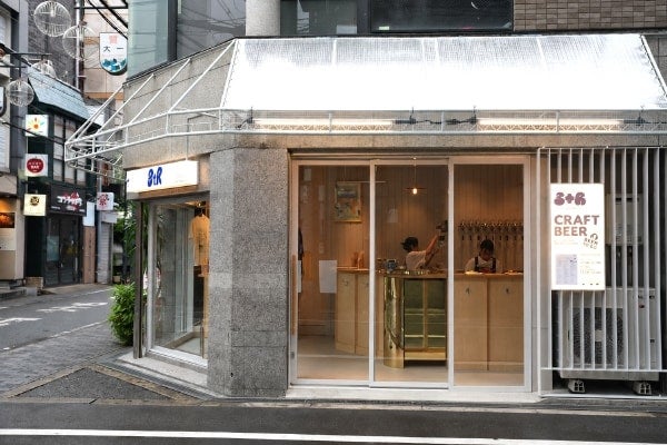 大阪・心斎橋にクラフトビール×自家製豚まんの「スタンドうみねこ3tR」がオープン