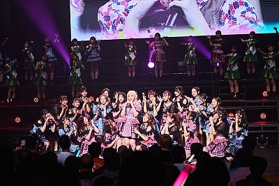 HKT48が13周年公演、バンドの生演奏による迫力のステージ、公演楽曲TOP5を披露「ぜひ14年目のHKT48にも期待して」