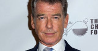 ピアース・ブロスナン、20年疎遠の息子と関係修復再会ディナーをキャッチされる