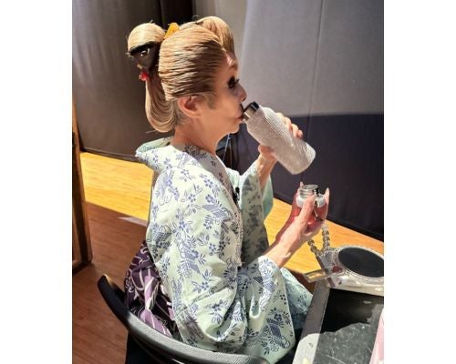  研ナオコ、梅沢富美男から贈られたピッカピカのタンブラー披露 