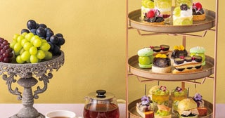 ローズホテル横浜の「3種の葡萄食べ比べアフタヌーンティー」。シャインマスカットなど旬のぶどうをスイーツとセイボリーで堪能