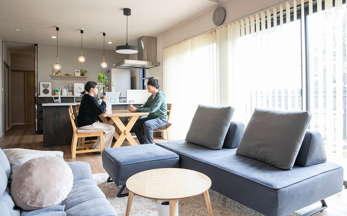 【30代夫妻が建てた平屋】施工費2367万円・83平米、天井高3.5mの開放感！ 高断熱で冬も結露なし、こたつを楽しめる”おこもりロフト”も｜神奈川県相模原市